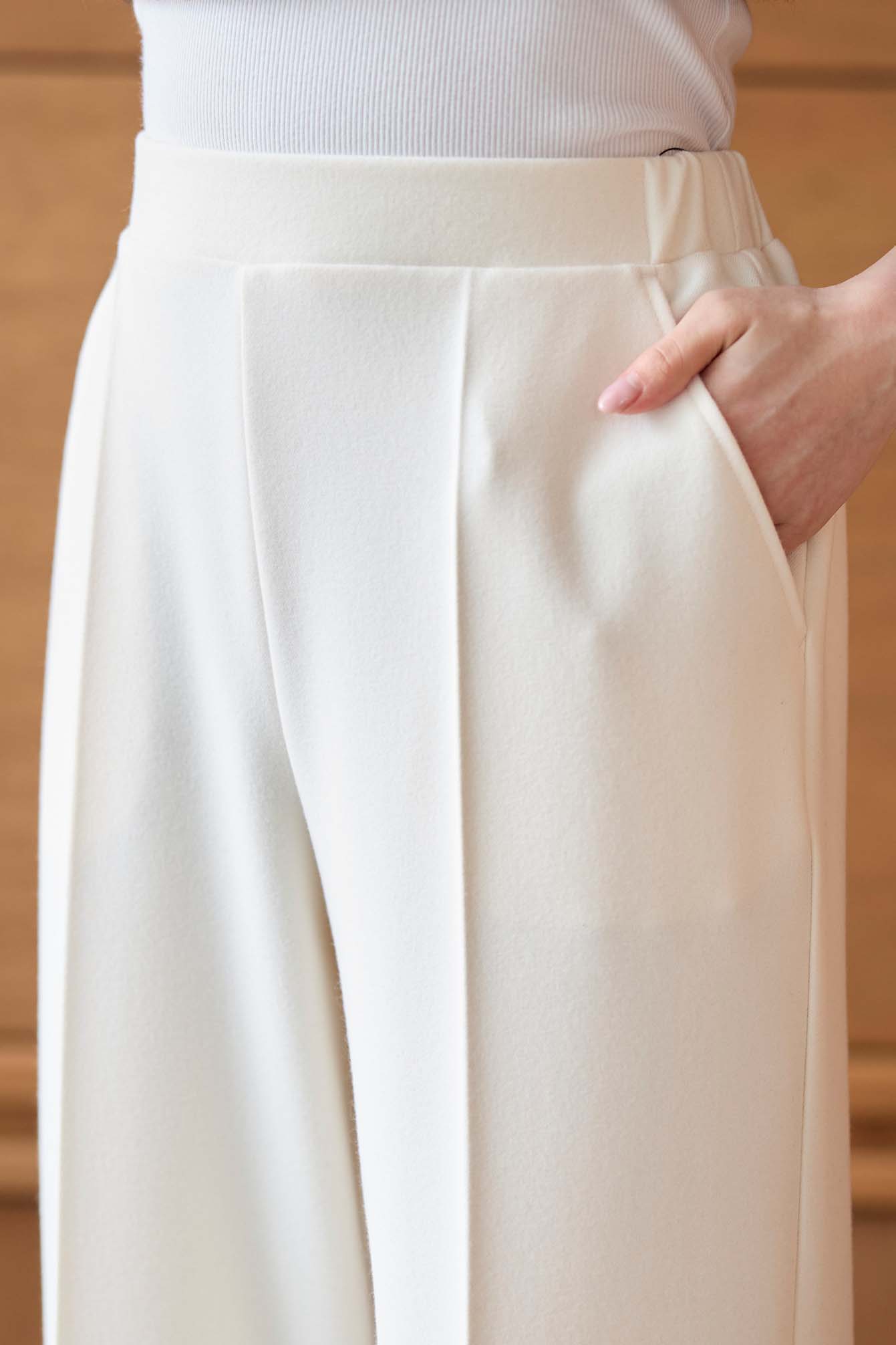 ウーリッチウォーム 吸湿発熱 センタープリーツ ワイド